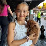 Cachorro Gold Di Ágora con su familia